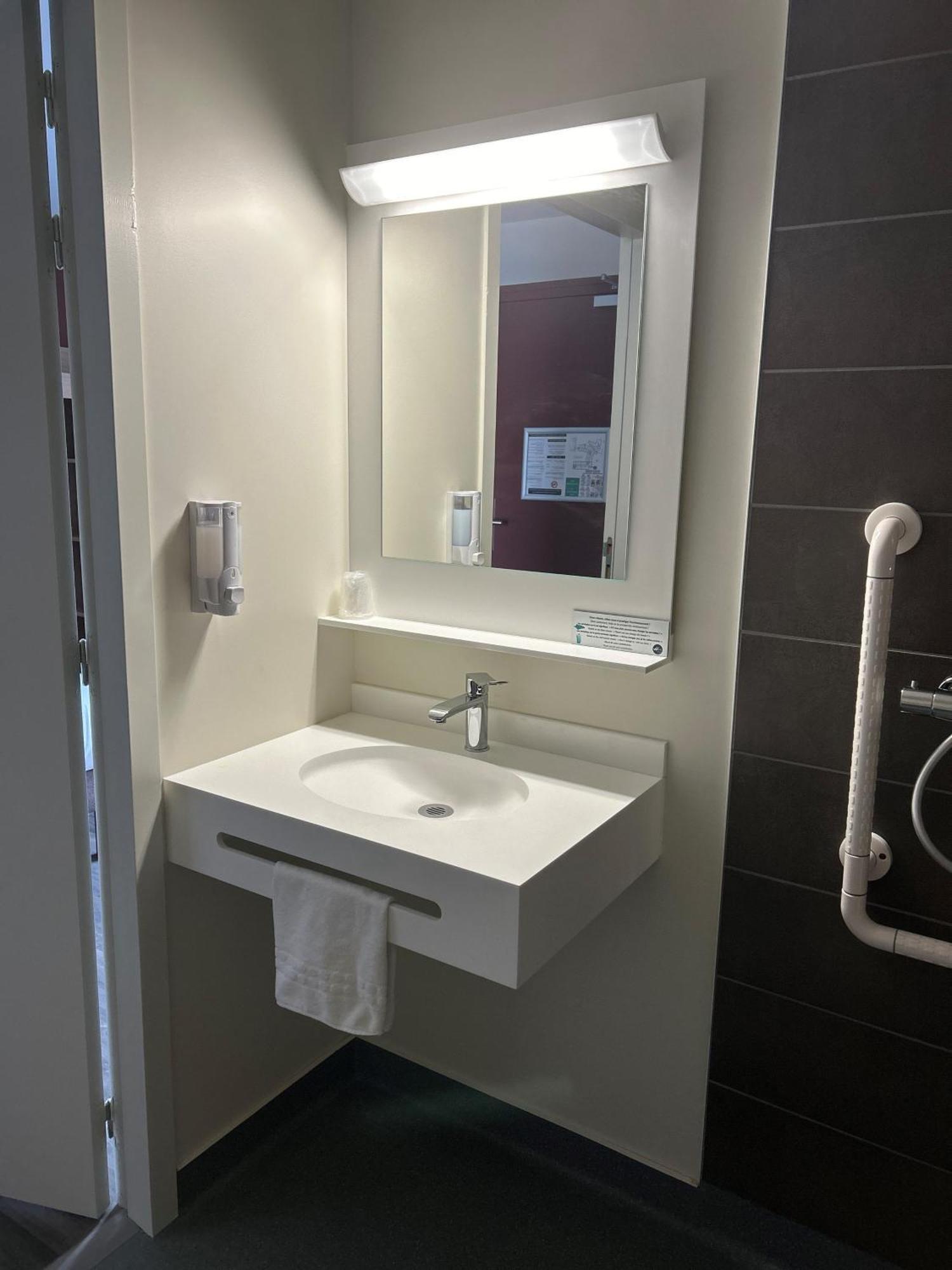 Hotel Wood Inn Bordeaux Aéroport Mérignac Buitenkant foto