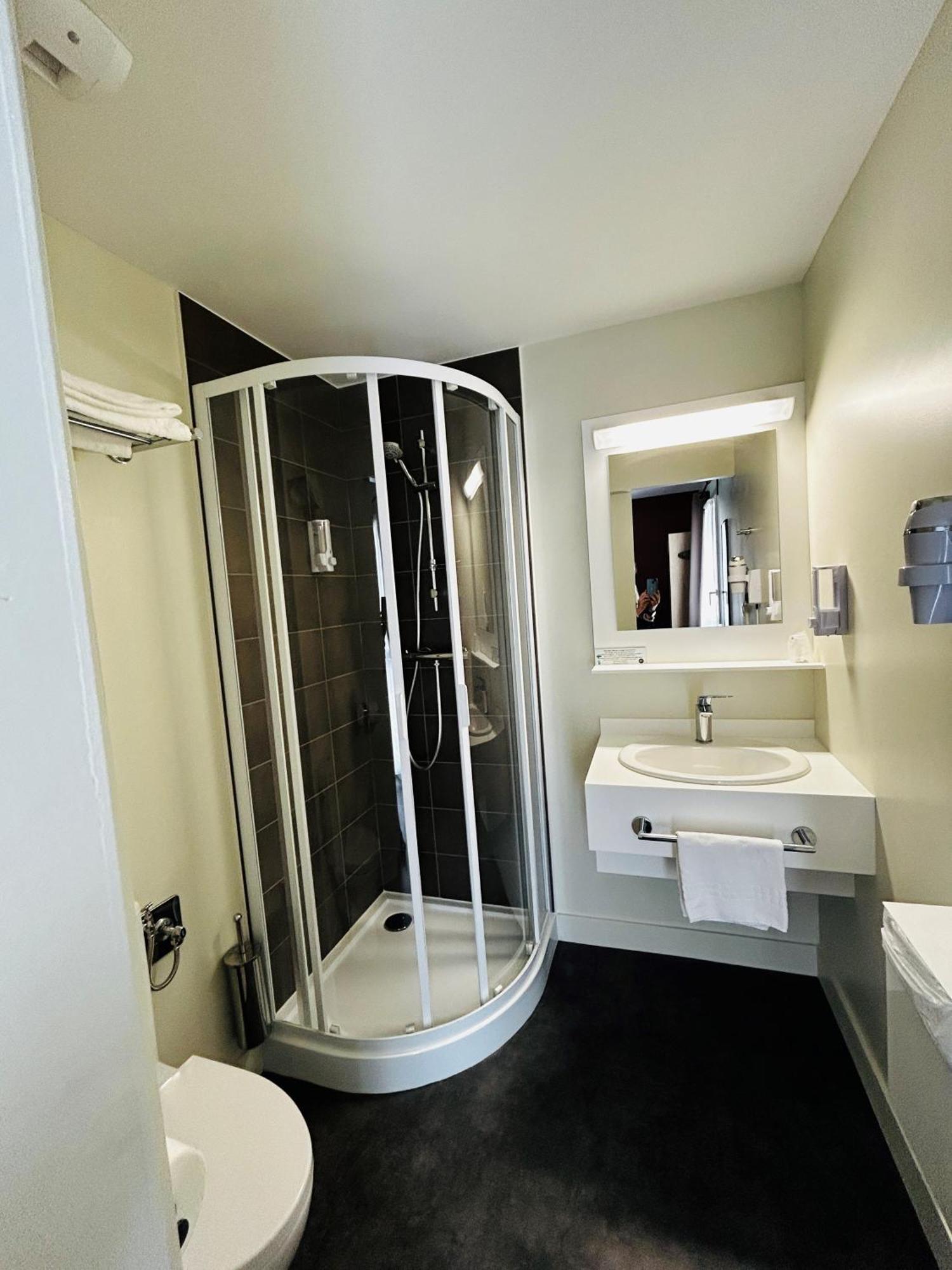 Hotel Wood Inn Bordeaux Aéroport Mérignac Buitenkant foto