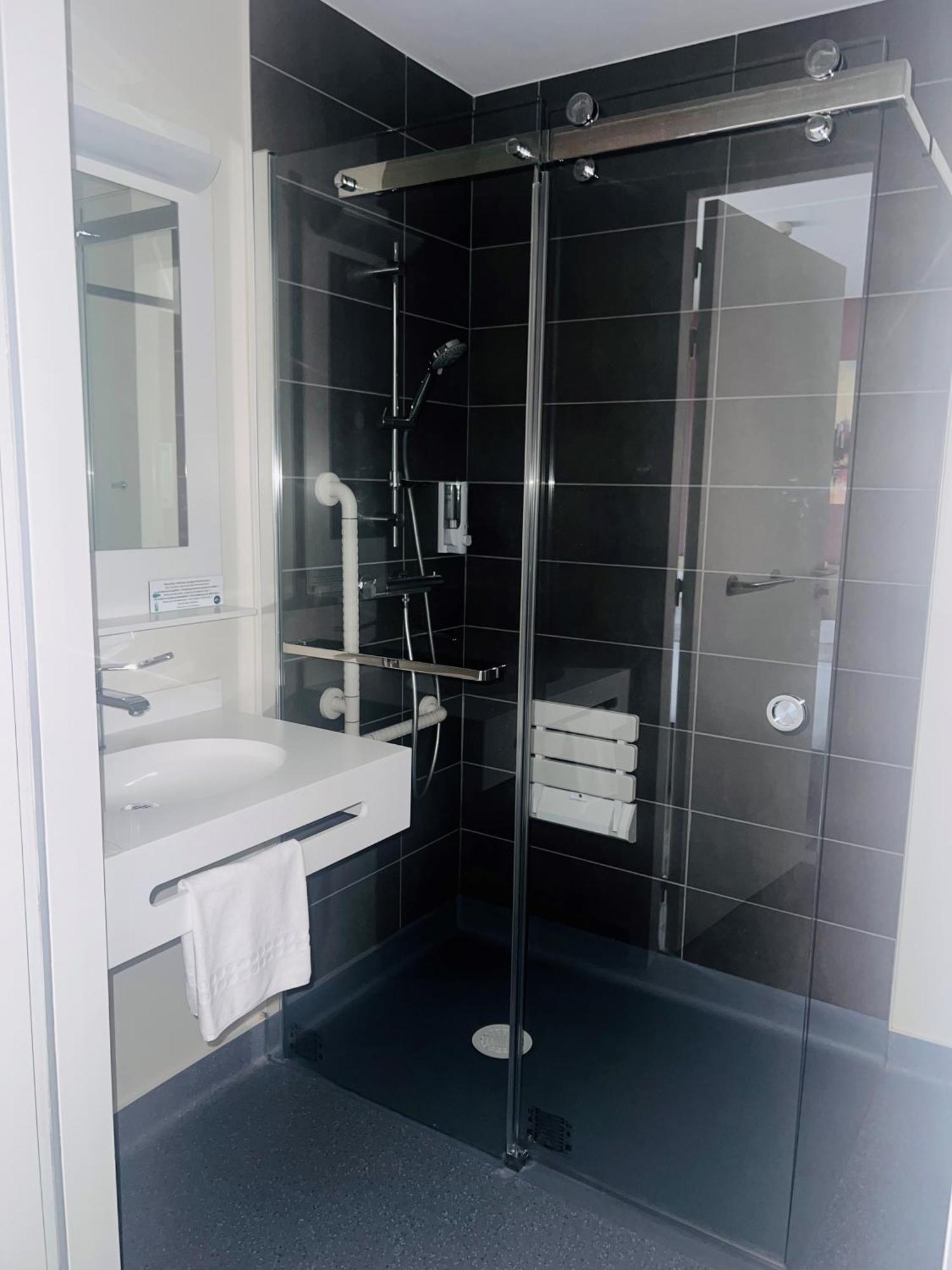 Hotel Wood Inn Bordeaux Aéroport Mérignac Buitenkant foto