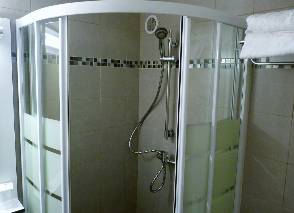 Hotel Wood Inn Bordeaux Aéroport Mérignac Buitenkant foto